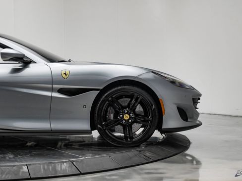 Used 2019 Ferrari Portofino image 27