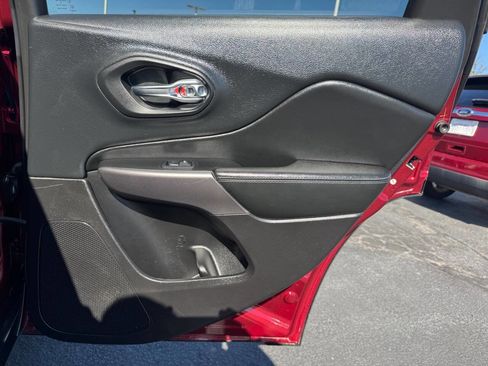 Used 2019 Jeep Cherokee Latitude Plus image 20