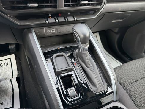 Used 2024 Chevrolet Colorado LT w/ LT Convenience Package II image 27