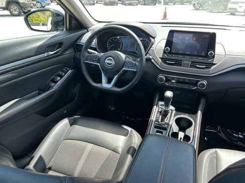 Used 2025 Nissan Altima 2.5 SR AWD/4WD image 10