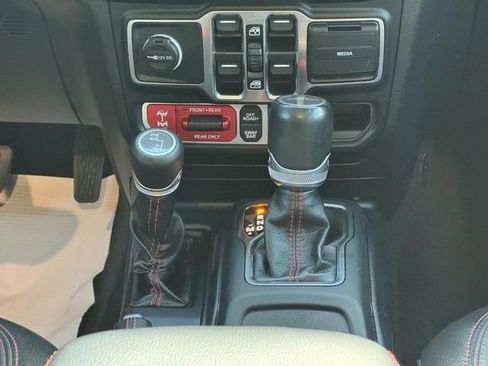 Used 2022 Jeep Gladiator Rubicon w/ LED Lighting Group image 17