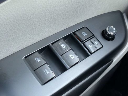 Used 2019 Toyota Highlander XLE FWD image 20