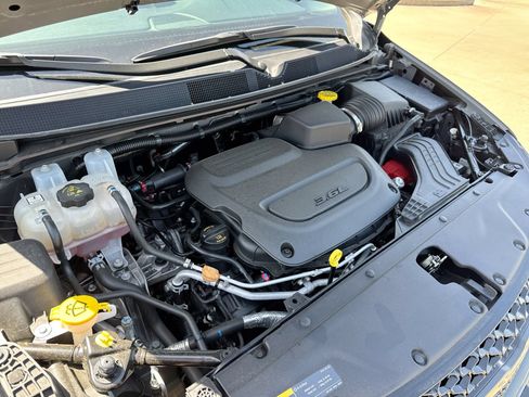 Used 2025 Chrysler Pacifica Limited FWD image 26