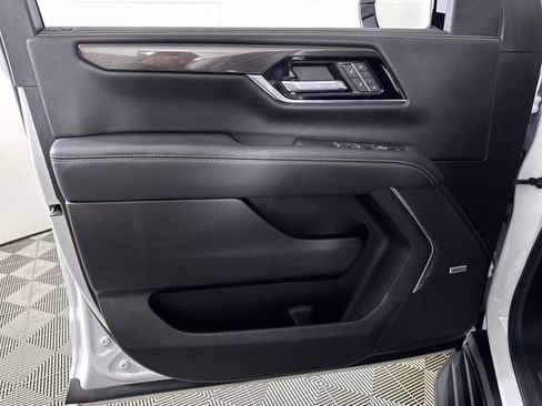 Used 2025 GMC Yukon Elevation AWD/4WD image 23