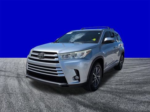 Used 2018 Toyota Highlander XLE AWD/4WD image 8
