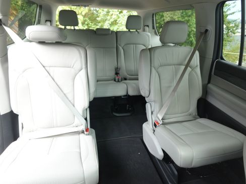 Used 2022 Jeep Wagoneer Series III w/ Flexible Seating Group image 11