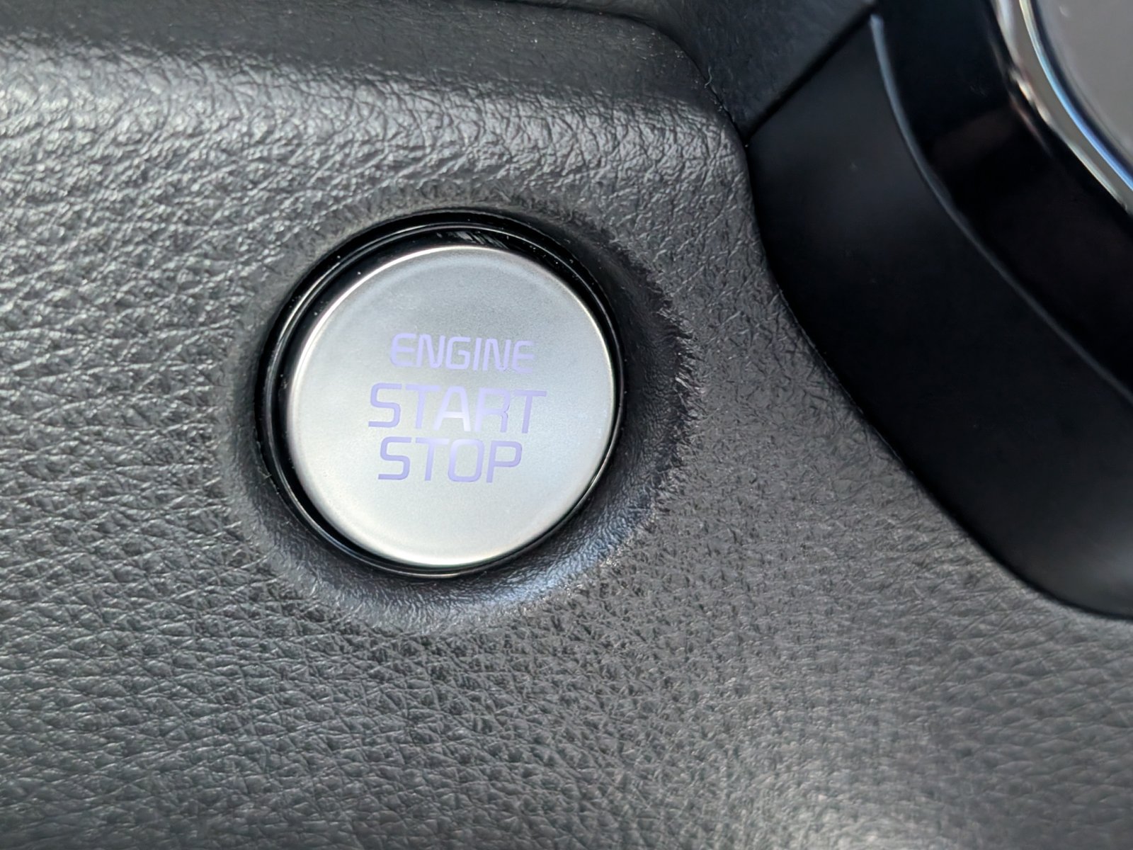 Used 2026 Kia Carnival SX w/ SX Dark Edition Package FWD image 14