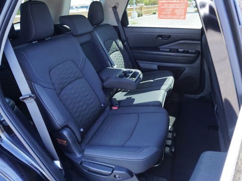 Certified 2025 Nissan Pathfinder SV AWD/4WD image 9