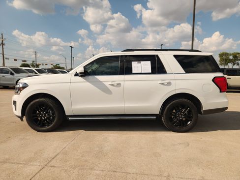 Used 2023 Ford Expedition XLT RWD image 3