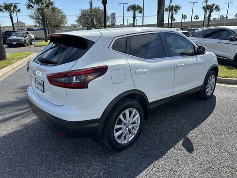 Used 2022 Nissan Rogue Sport S image 6