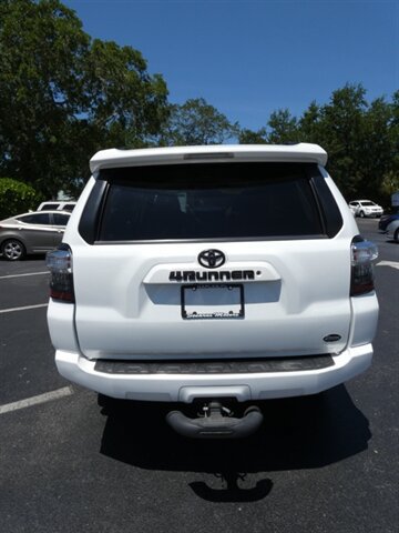 Used 2020 Toyota 4Runner SR5 AWD/4WD image 12