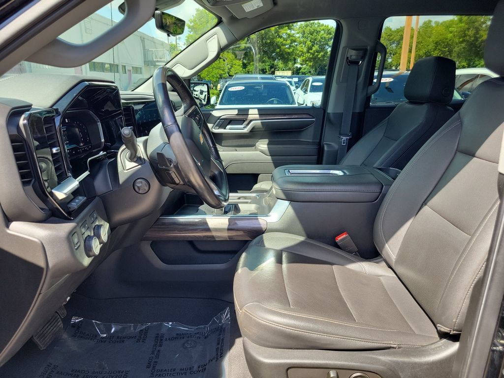 Used 2022 Chevrolet Silverado 1500 LTZ w/ Technology Package AWD/4WD image 24