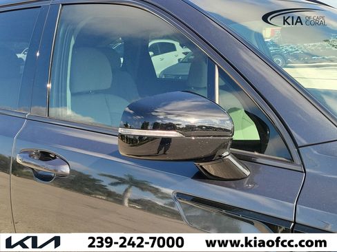 Certified 2023 Kia Sorento SX FWD image 8