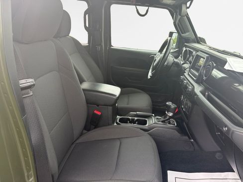 Used 2022 Jeep Gladiator Sport AWD/4WD image 25