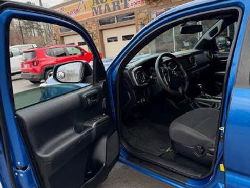 Used 2017 Toyota Tacoma TRD Sport w/ Premium & Technology Package image 6