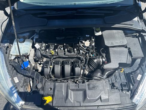 Used 2017 Ford Focus SE FWD image 16