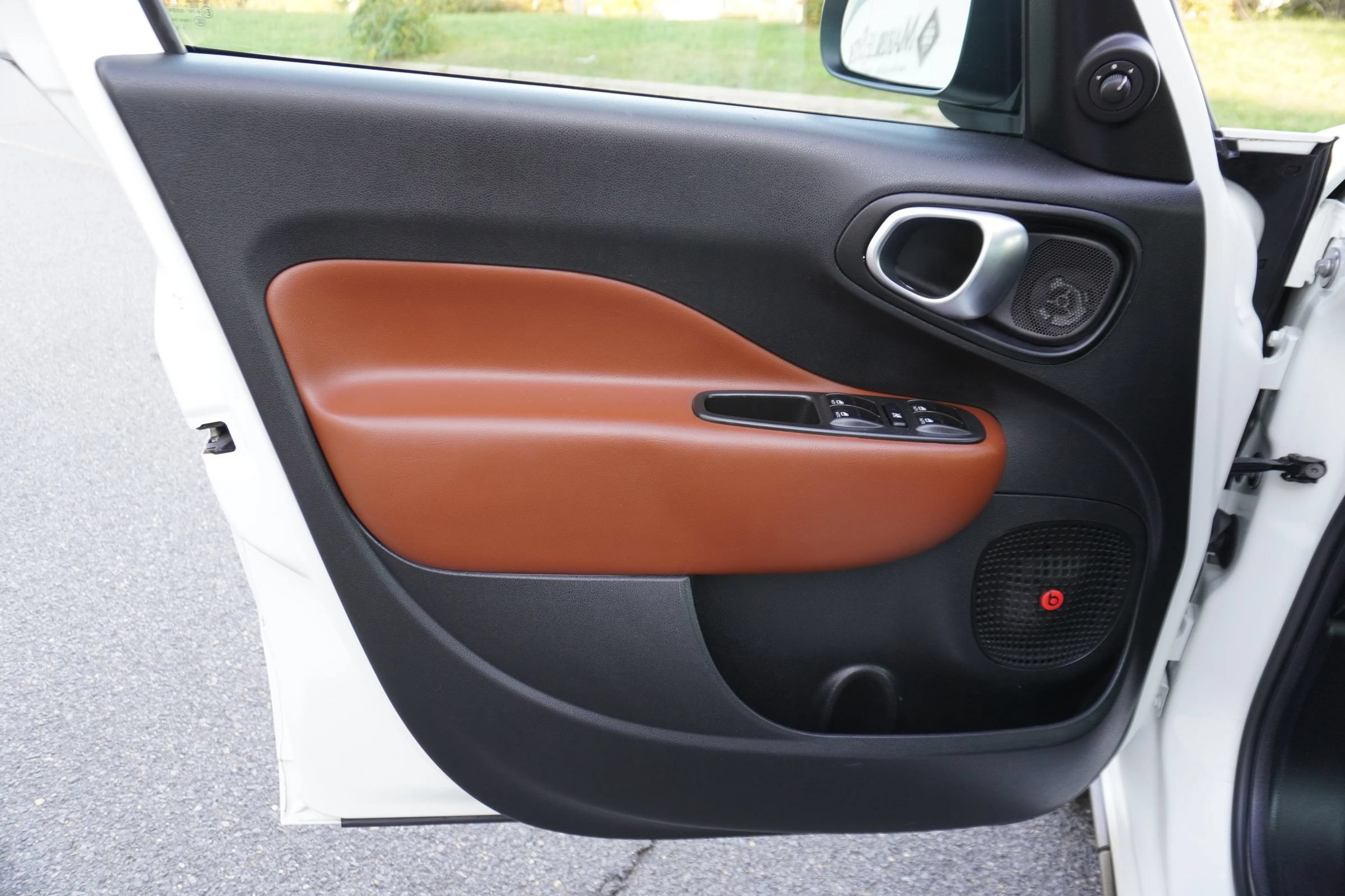 Used 2014 FIAT 500L Trekking w/ Popular Equipment Group FWD image 13