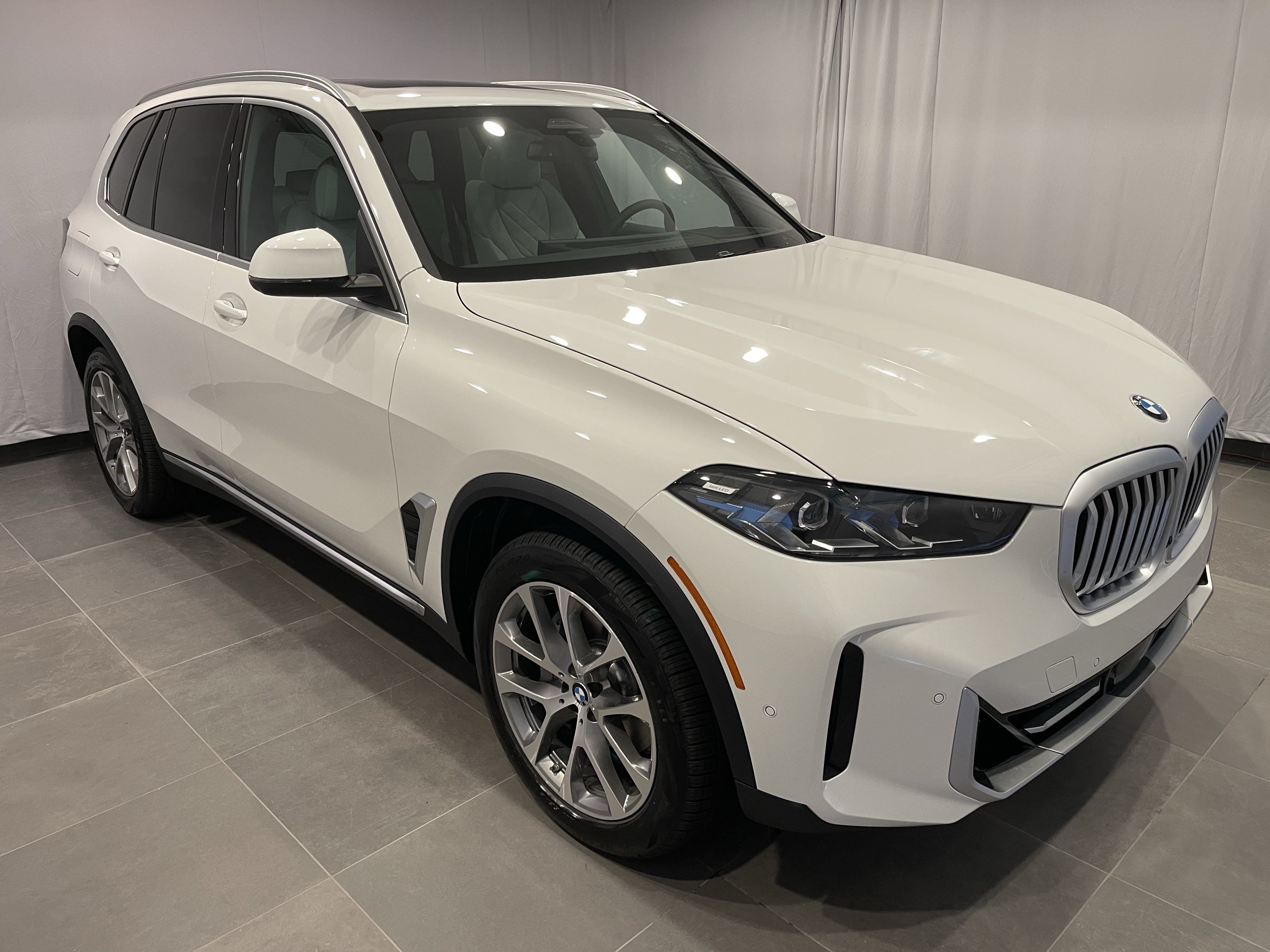 Used 2026 BMW X5 xDrive40i w/ Premium Package AWD/4WD image 3