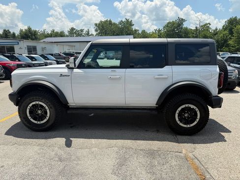 Used 2023 Ford Bronco Outer Banks w/ Sasquatch Package AWD/4WD image 8