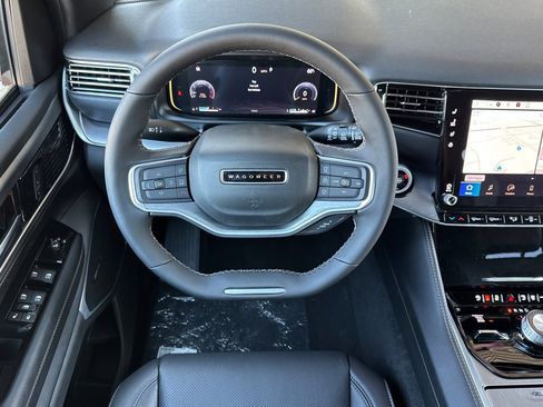 New 2025 Jeep Wagoneer Series II image 13