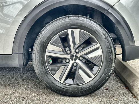 Used 2022 Kia Niro LXS image 8