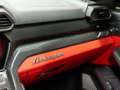 Used 2021 Lamborghini Urus image 26