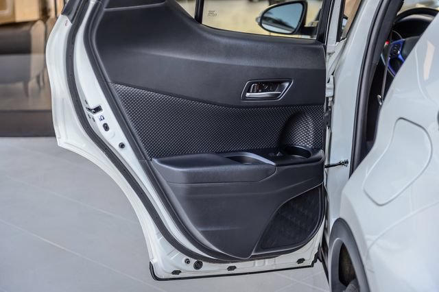 Used 2020 Toyota C-HR XLE FWD image 44