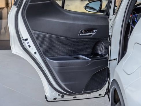 Used 2020 Toyota C-HR XLE FWD image 44