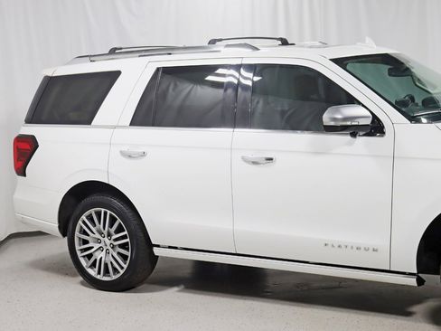 Used 2022 Ford Expedition Platinum AWD/4WD image 3