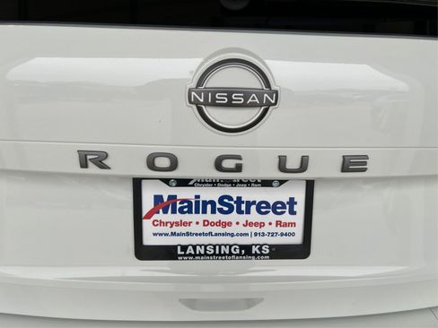 Used 2024 Nissan Rogue S image 23