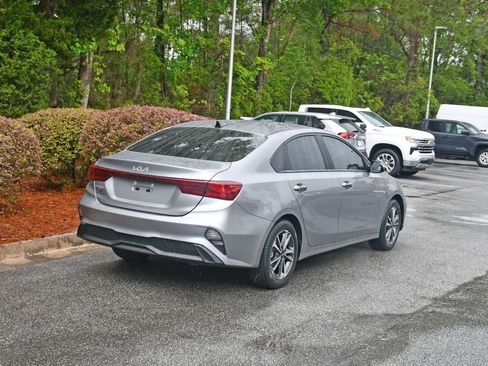 Used 2023 Kia Forte LXS FWD image 4