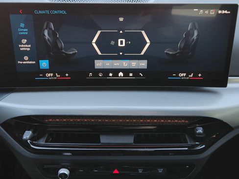 Used 2025 BMW M2 w/ Lighting Package image 17