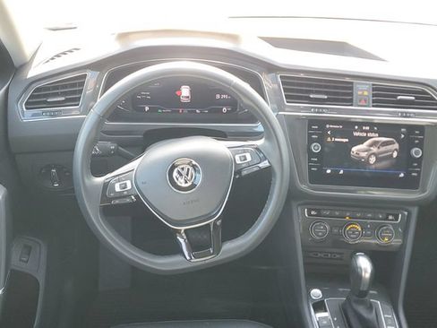 Used 2020 Volkswagen Tiguan SEL FWD image 12