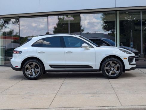 Certified 2025 Porsche Macan AWD/4WD image 8