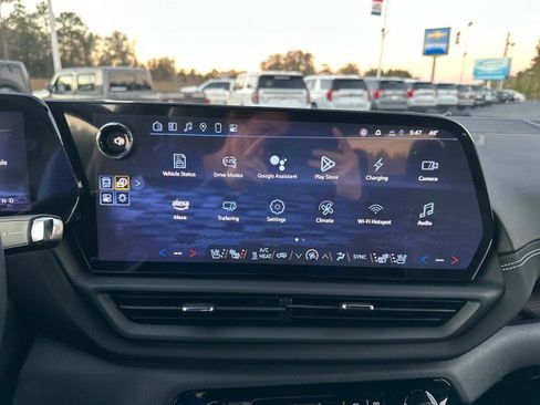 New 2025 Chevrolet Silverado EV LT image 22