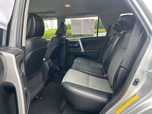 Used 2016 Toyota 4Runner SR5 AWD/4WD image 17