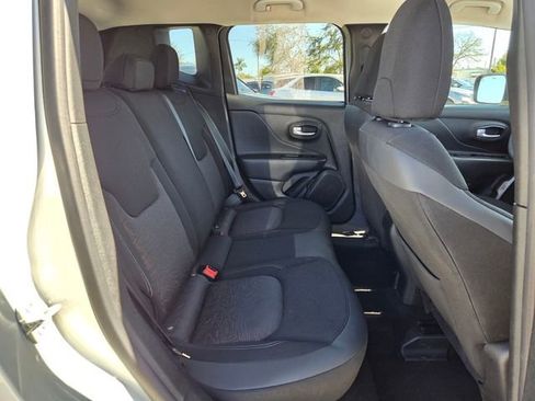 Used 2023 Jeep Renegade Latitude image 18