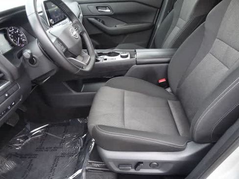 Used 2025 Nissan Rogue SV AWD/4WD image 6