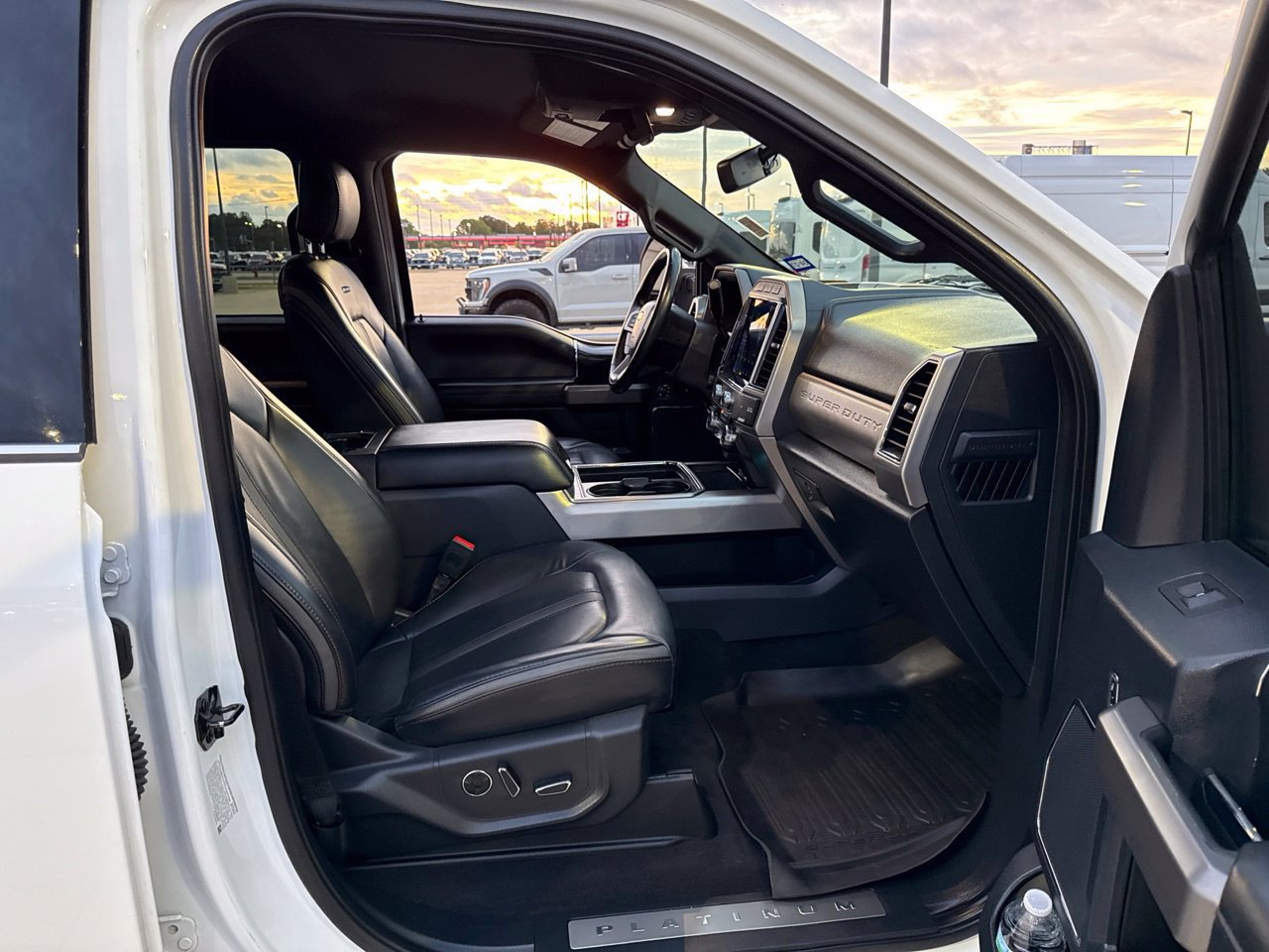 Used 2022 Ford F350 Platinum w/ FX4 Off-Road Package AWD/4WD image 13