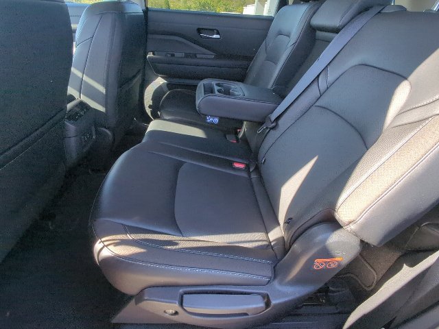 Used 2026 Nissan Pathfinder SL FWD image 23