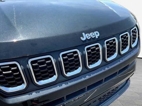 Used 2024 Jeep Compass Latitude w/ Convenience Group AWD/4WD image 33