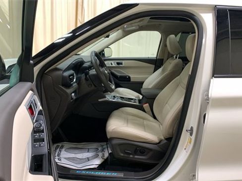 Certified 2023 Ford Explorer Platinum w/ Technology Package image 36