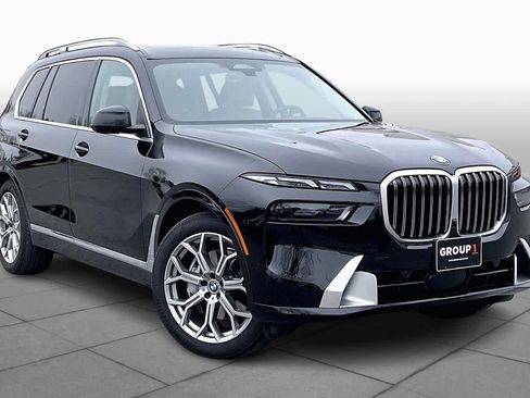 Used 2025 BMW X7 xDrive40i w/ Premium Package image 3