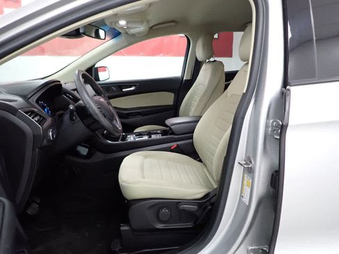 Used 2019 Ford Edge SE image 15