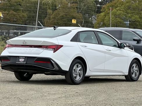 New 2026 Hyundai Elantra SE FWD image 6