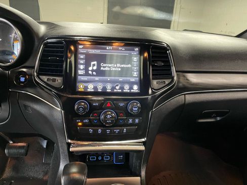Used 2021 Jeep Grand Cherokee Limited AWD/4WD image 22