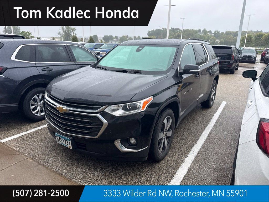 Used 2021 Chevrolet Traverse LT w/ LT Premium Package AWD/4WD image 1
