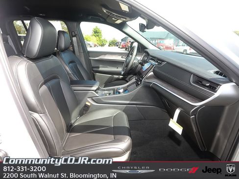 New 2025 Jeep Grand Cherokee Limited AWD/4WD image 19