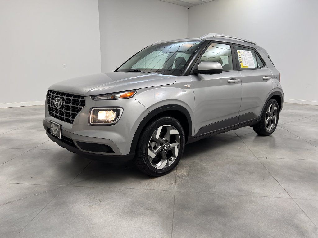 Used 2025 Hyundai Venue SEL FWD image 4