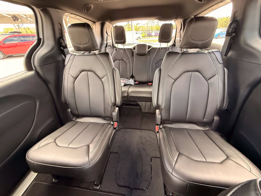 New 2026 Chrysler Pacifica Select FWD image 22